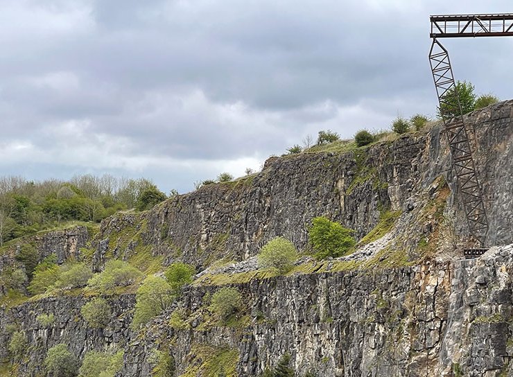 MI7-Derbyshire-Train-Scene
