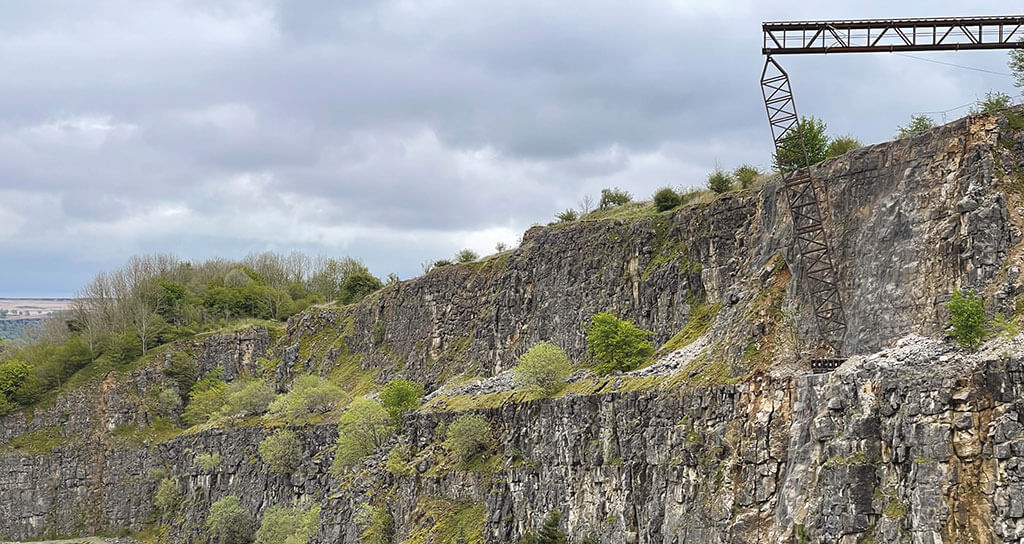 MI7-Derbyshire-Train-Scene
