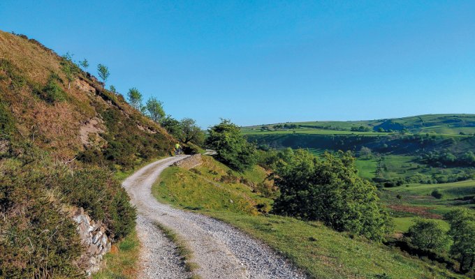 Descending the track from Booth Farm (point 6).