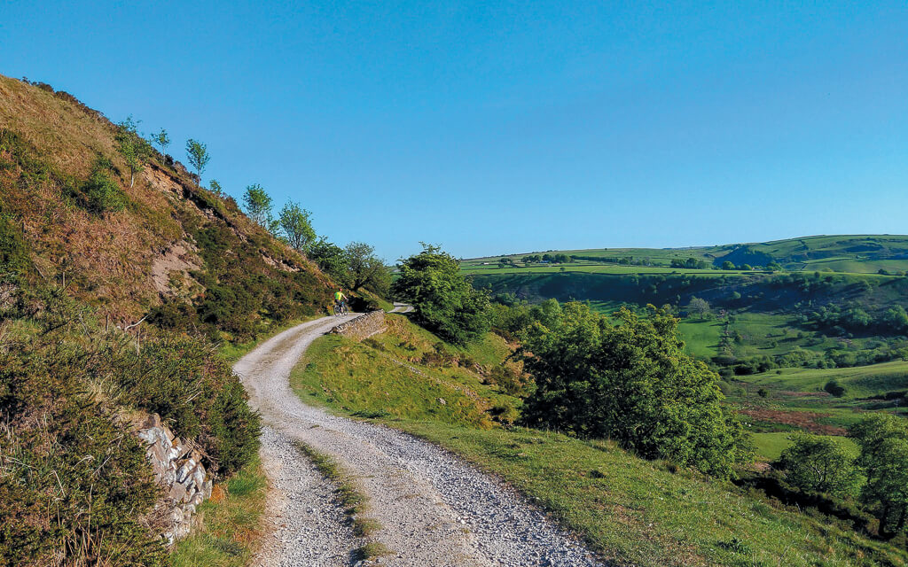 Descending the track from Booth Farm (point 6).