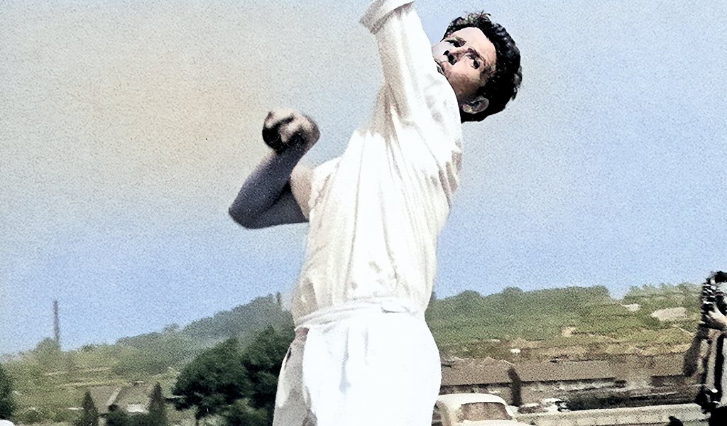 Harold Rhodes in action for Derbyshire.