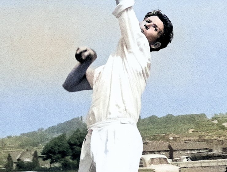 Harold Rhodes in action for Derbyshire.