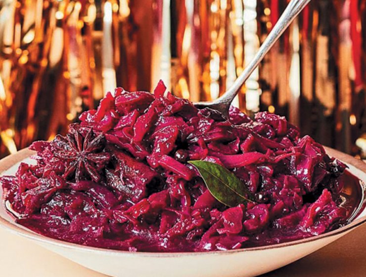 Braised red cabbage