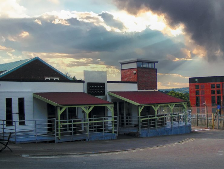 The very last night club down the dissected Corporation Street, just before the A61 Chesterfield Bypass cuts the town in two.