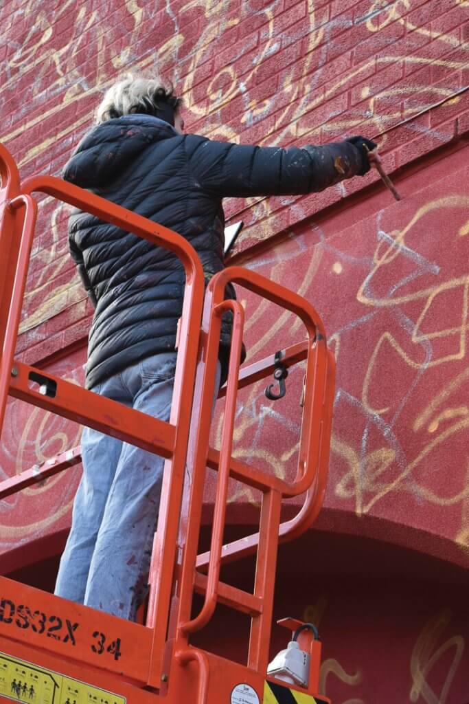 Peachzz at work at the Pavements
