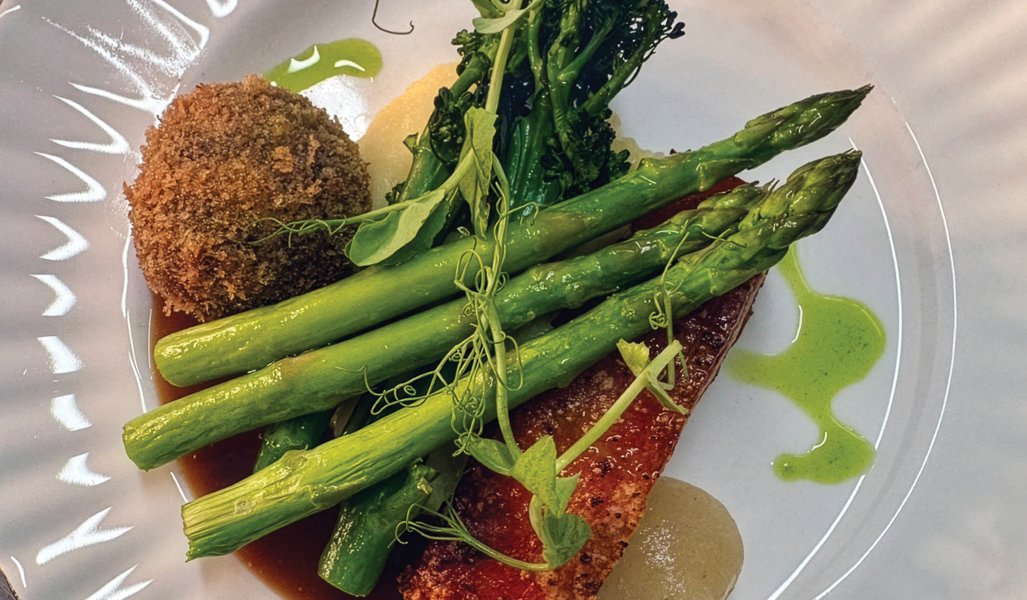 Crispy pork belly, black pudding bon bon, buttery mash, seasonal greens & rich red wine jus