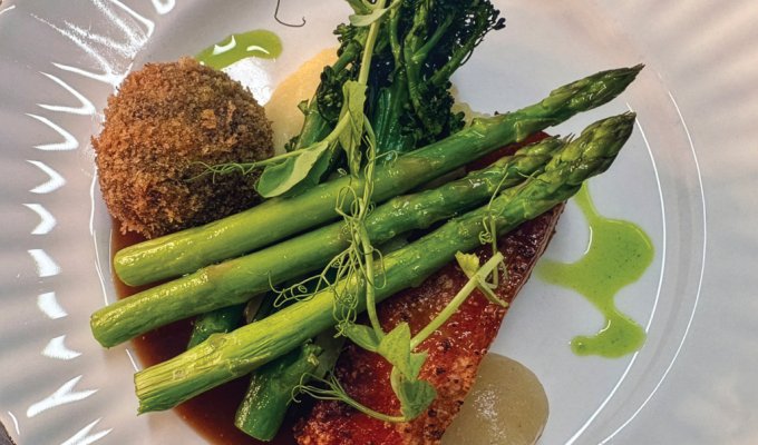 Crispy pork belly, black pudding bon bon, buttery mash, seasonal greens & rich red wine jus
