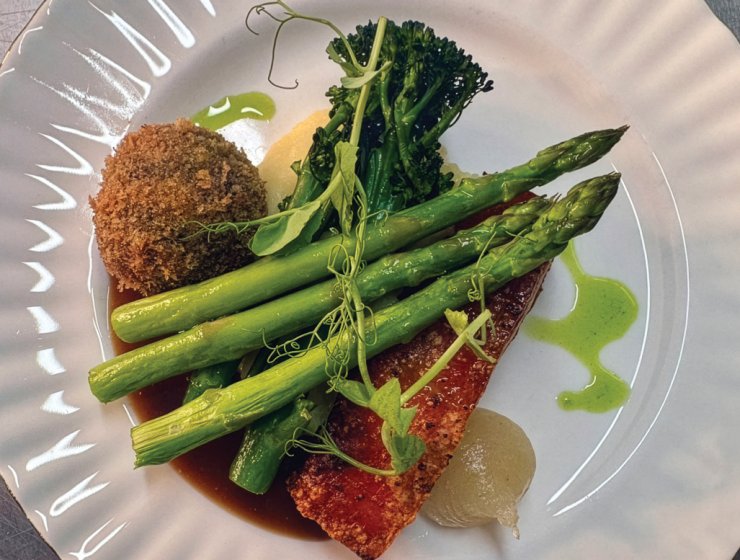 Crispy pork belly, black pudding bon bon, buttery mash, seasonal greens & rich red wine jus